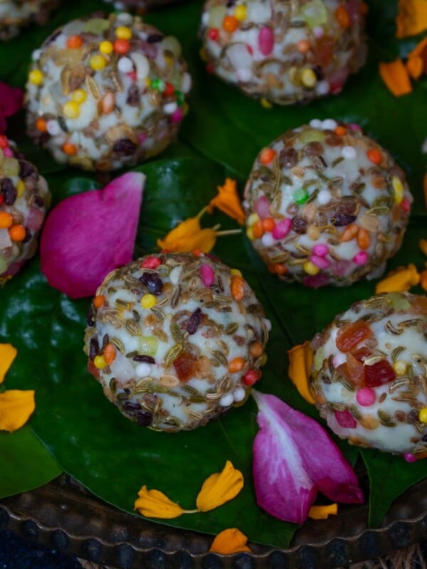 Paan Truffle is an easy and quick fusion dessert perfect to serve for festivals like Diwali or Holi. Make it using my easy recipe.