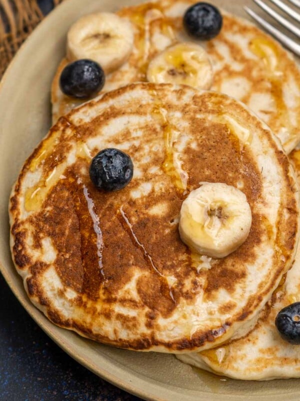 Make these Fluffy Egg White Pancakes using a few ingredients in under 30 minutes. Serve them for breakfast, brunch, or as dessert.