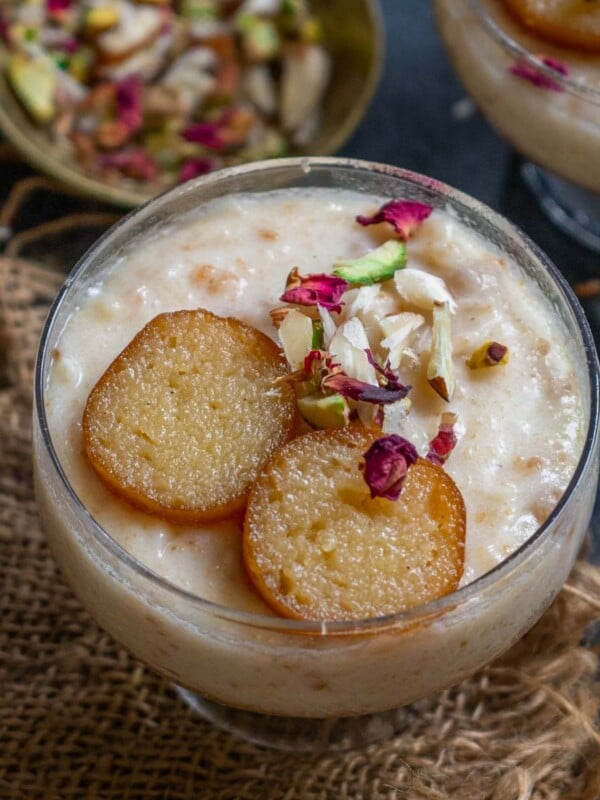 Loaded with the goodness of cookie crumbs, shrikhand, and gulab jamun, this Gulab Jamun Yogurt Parfait is a must-try fusion dessert this Diwali (vegetarian).