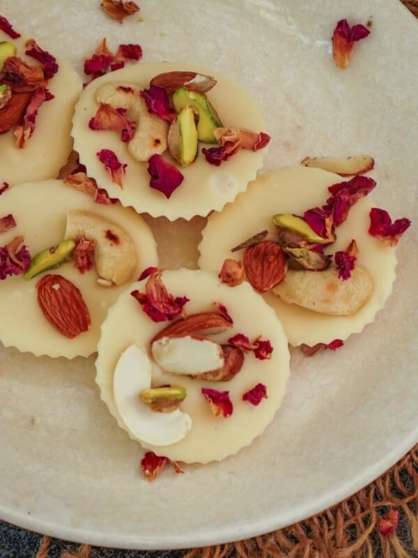 Try these addictive White Chocolate Nuts Cups for Diwali this season. They are super easy to make and need minimal ingredients (vegetarian, gluten-free).