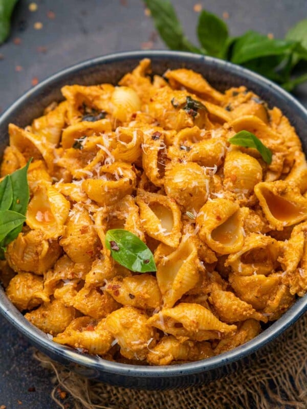 Let's make Gigi Hadid's Spicy Pasta (With or Without Vodka), which went viral on Instagram and TikTok. It is creamy and spicy and tastes just like one from a posh restaurant (vegetarian).