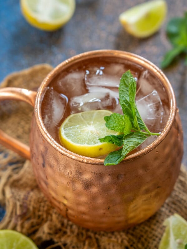 Virgin Moscow Mule is a refreshing nonalcoholic drink made using ginger beer, mint leaves, and freshly squeezed lemon juice. Try my easy 5 minutes recipe here (vegan, gluten-free).