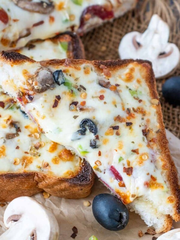 Make this Tiktok viral Pizza Lava Toast using my easy recipe. Serve it for an indulgent breakfast or snack (vegetarian)