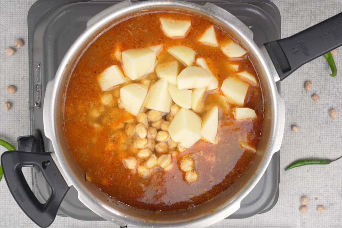 Aloo Chole Recipe   Whiskaffair - 58