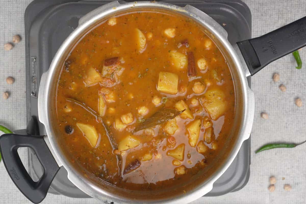Aloo Chole Recipe   Whiskaffair - 82