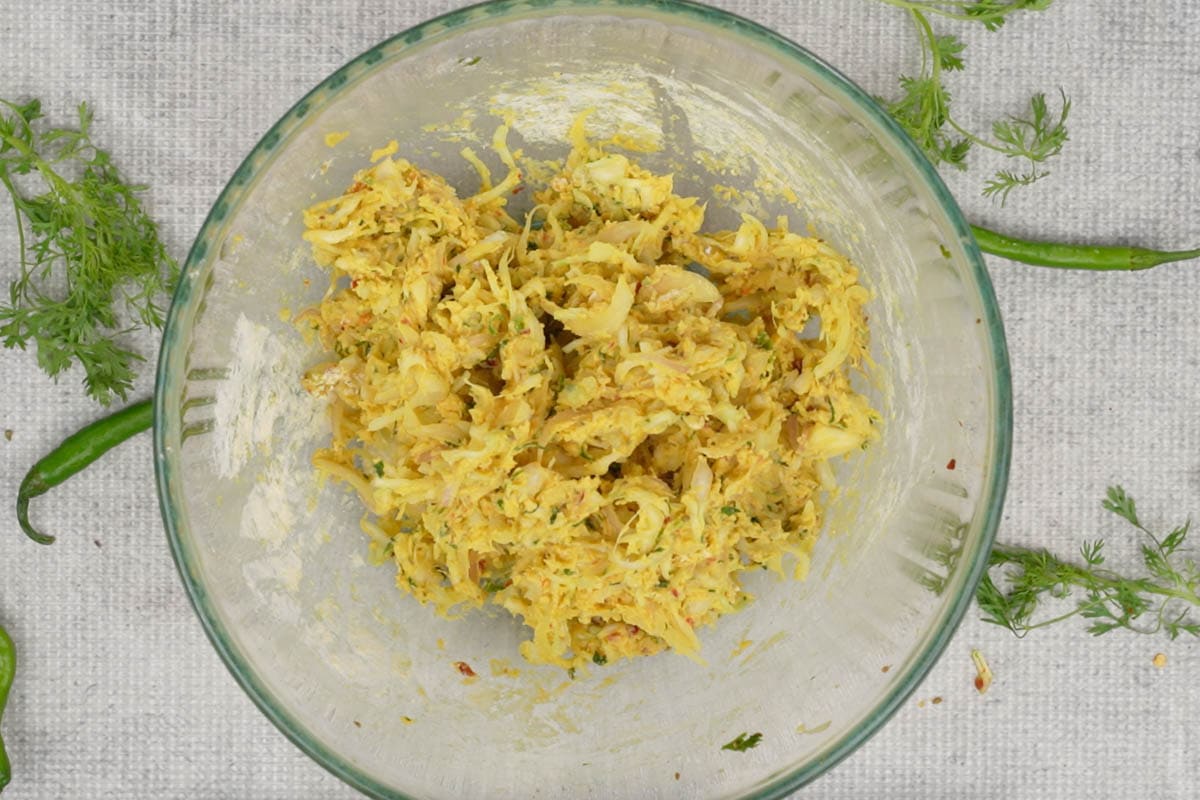 Cabbage Pakoda Recipe   Whiskaffair - 5