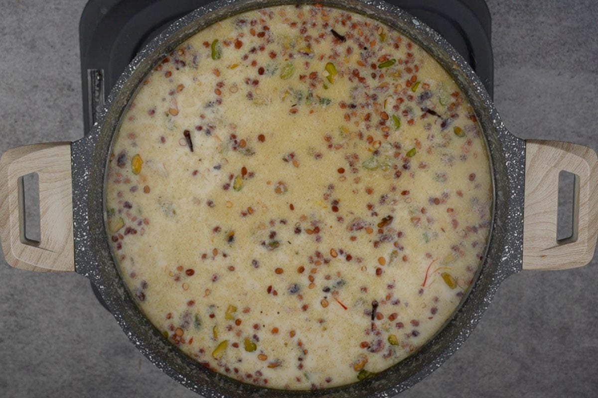 Ready sheer khurma in the pan.