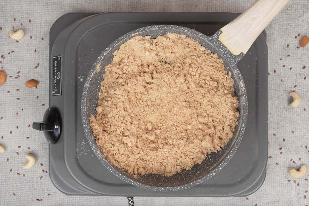 Roasted flour in the powder.