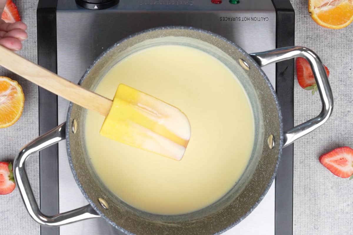 A streak made on custard over the silicone spatula.