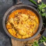 Dum ka murgh served in a bowl.