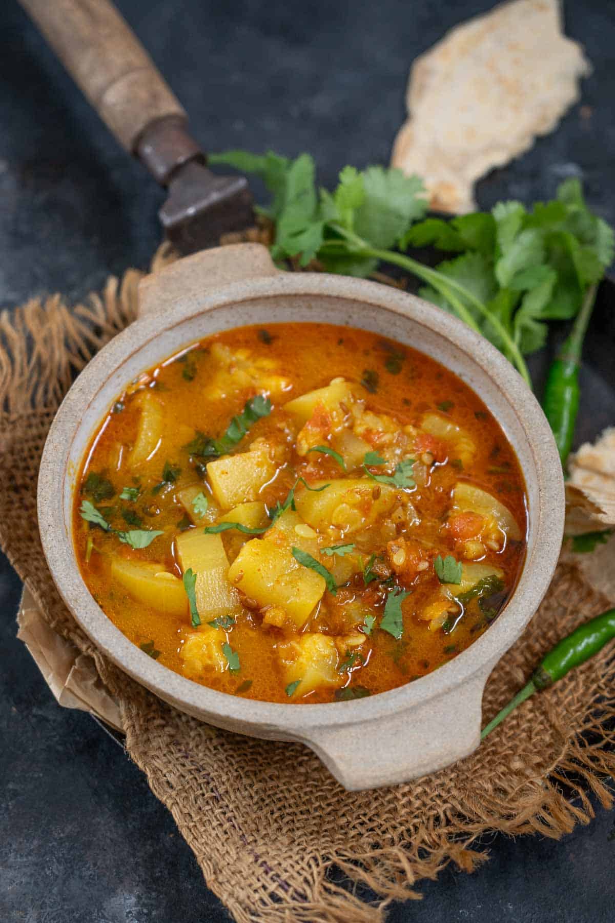 Lauki tamatar ki sabji served in a bowl.