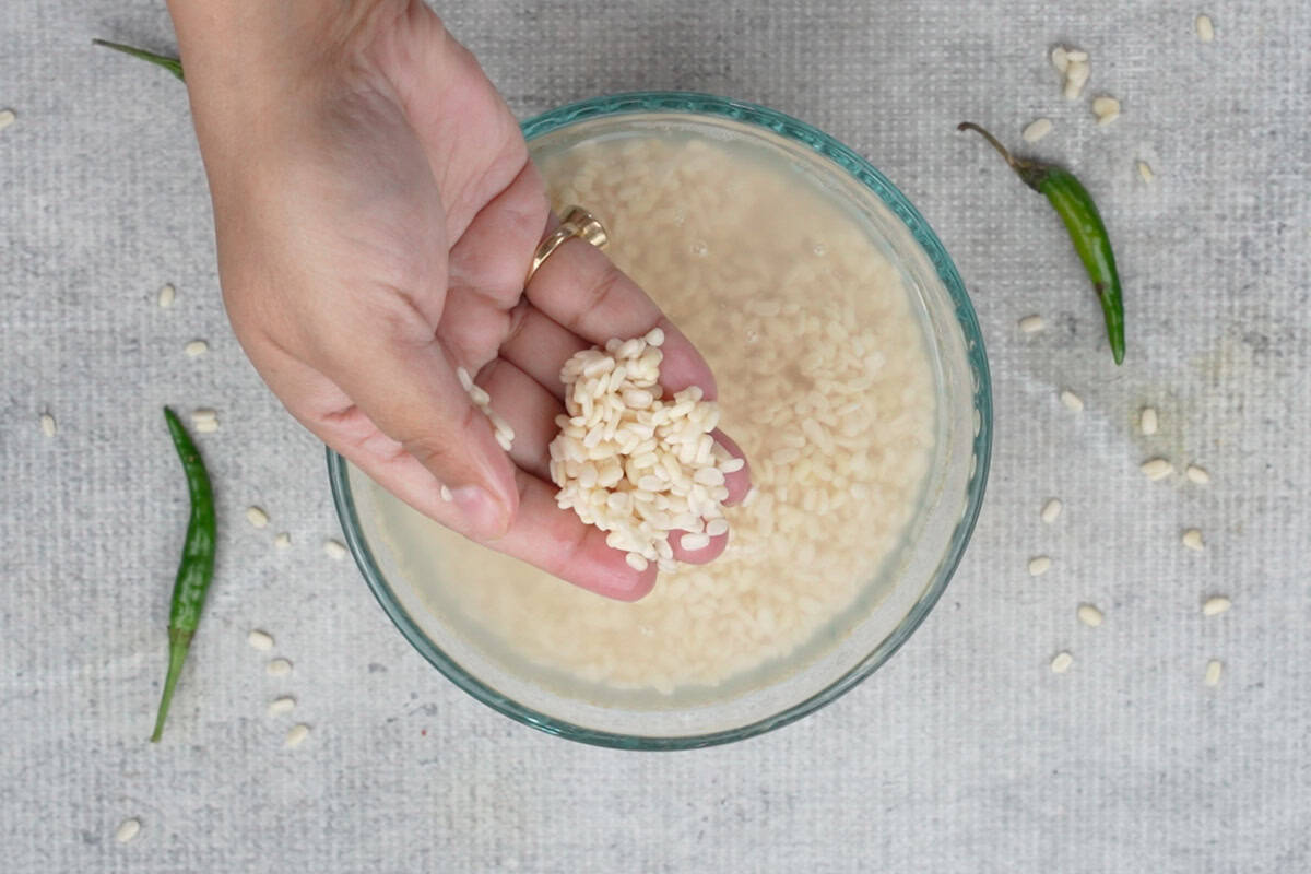 Soaked urad dal.