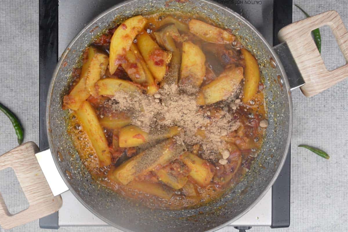 Garam masala and amchoor added to the pan.