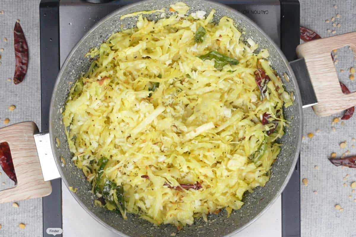 Ready cabbage poriyal in the pan.